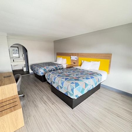 Days Inn By Wyndham غونزاليس المظهر الخارجي الصورة