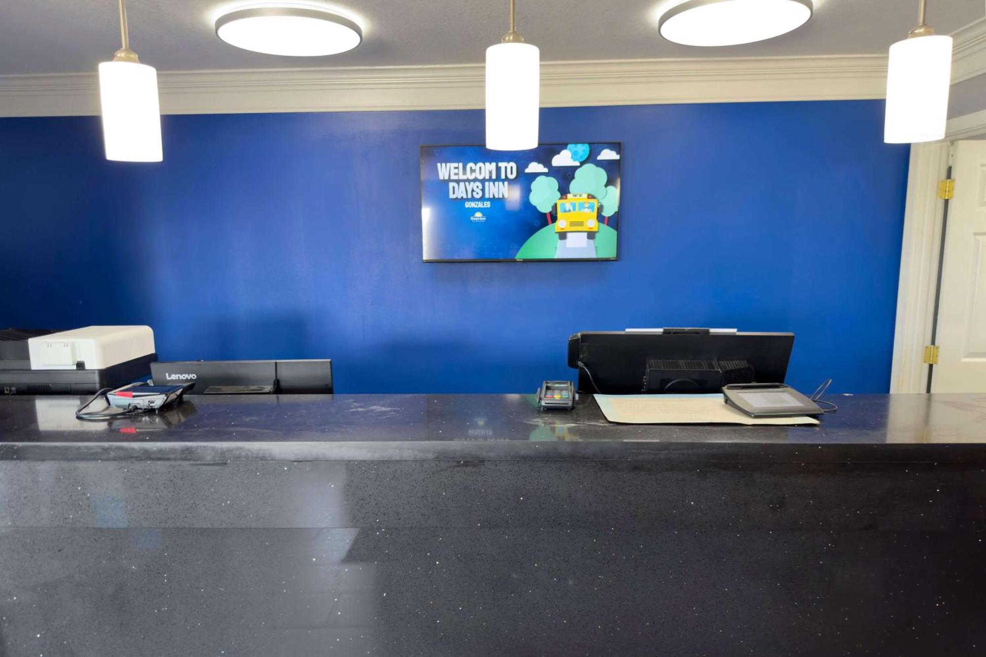 Days Inn By Wyndham غونزاليس المظهر الخارجي الصورة