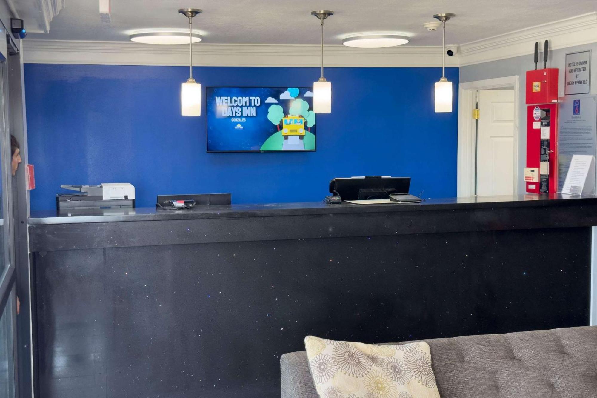 Days Inn By Wyndham غونزاليس المظهر الخارجي الصورة